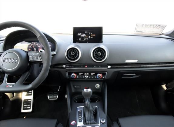 奥迪RS 3 2017款 RS 3 2.5T Limousine 中控类   中控台
