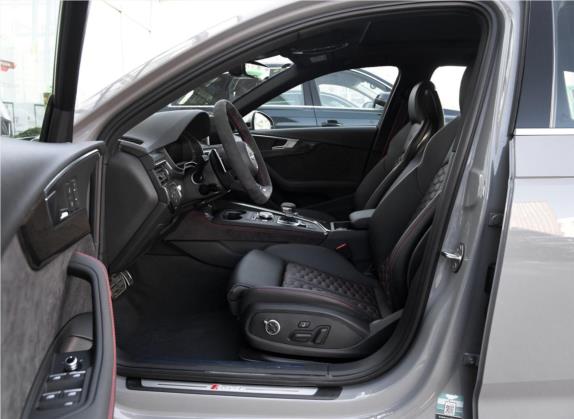 奥迪RS 4 2019款  RS 4 2.9T Avant 车厢座椅   前排空间