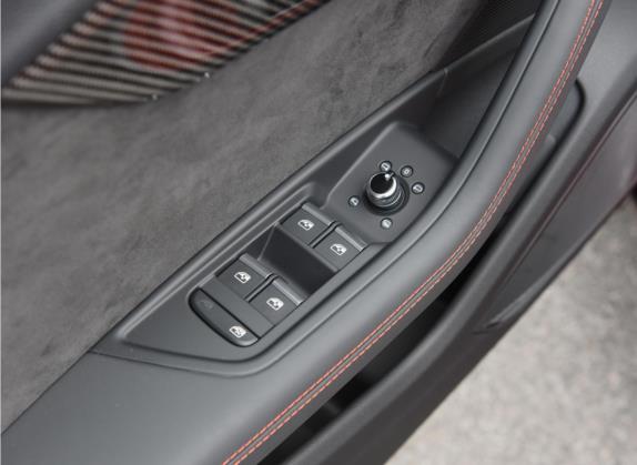 奥迪RS 4 2021款 RS4 Avant 暗金版 车厢座椅   门窗控制