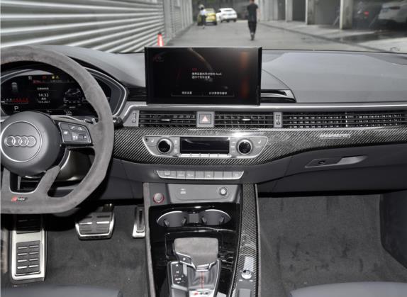 奥迪RS 4 2021款 RS4 Avant 黑曜版 中控类   中控台
