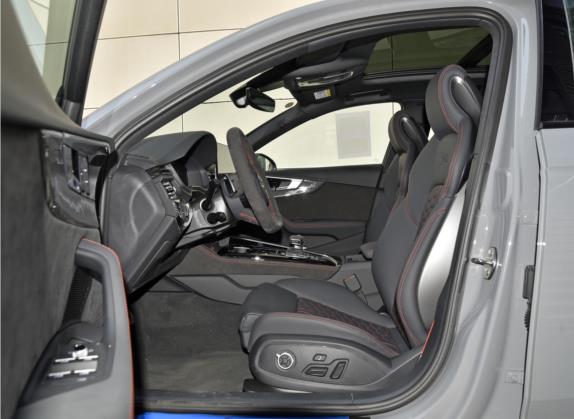 奥迪RS 4 2021款 RS4 Avant 黑曜版 车厢座椅   前排空间