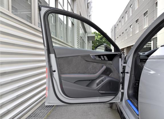 奥迪RS 4 2021款 RS4 Avant 黑曜版 车厢座椅   前门板