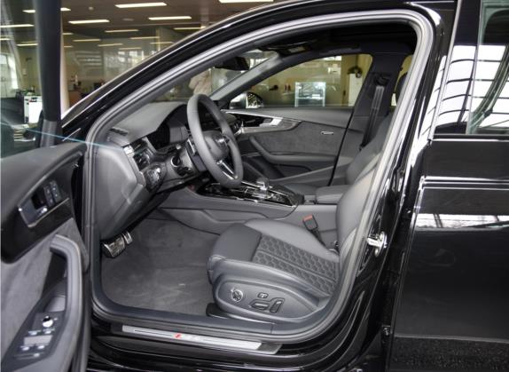 奥迪RS 4 2022款 RS4 Avant 暗金版 车厢座椅   前排空间