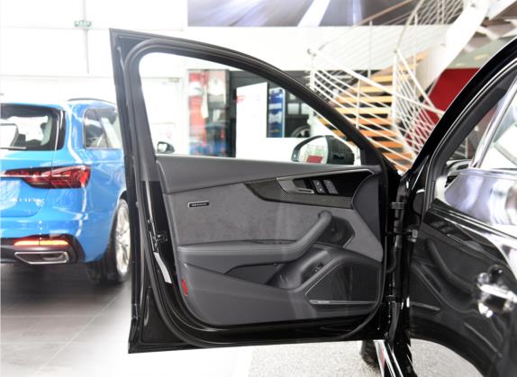 奥迪RS 4 2022款 RS4 Avant 暗金版 车厢座椅   前门板