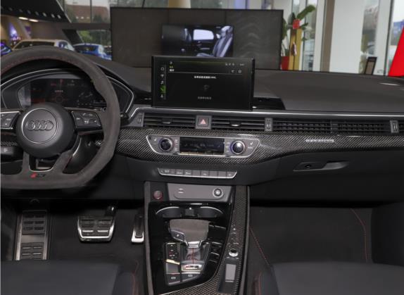 奥迪RS 4 2022款 RS4 Avant 黑曜版 中控类   中控台