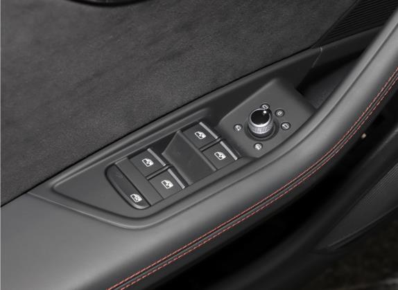 奥迪RS 4 2022款 RS4 Avant 黑曜版 车厢座椅   门窗控制