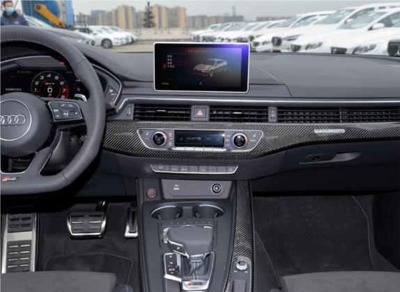 奥迪RS 5 2019款 RS 5 2.9T Sportback 中控类   中控台