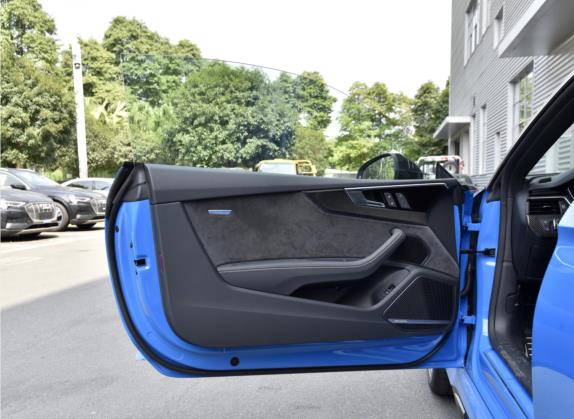 奥迪RS 5 2021款 RS 5 2.9T Coupe 暗金版 车厢座椅   前门板