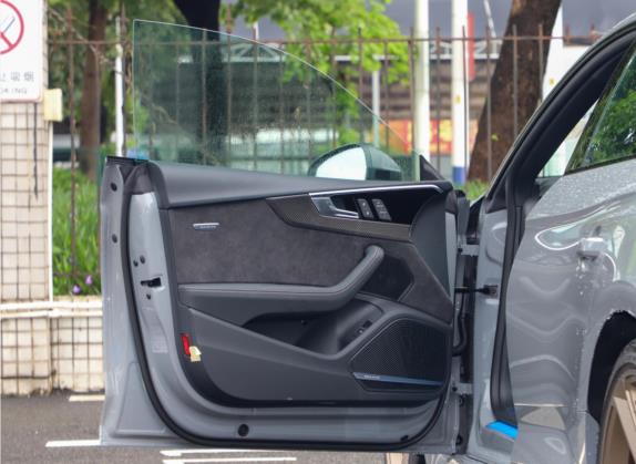 奥迪RS 5 2021款 RS 5 2.9T Sportback 暗金版 车厢座椅   前门板