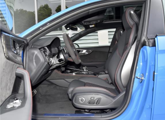 奥迪RS 5 2021款 RS 5 2.9T Sportback 黑曜版 车厢座椅   前排空间