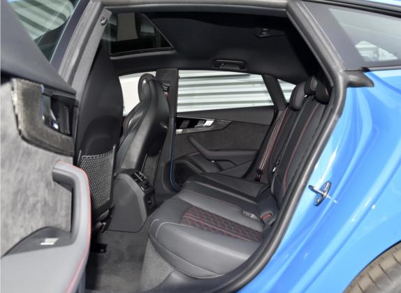 奥迪RS 5 2021款 RS 5 2.9T Sportback 黑曜版 车厢座椅   后排空间