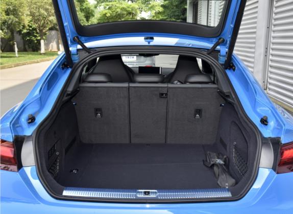 奥迪RS 5 2021款 RS 5 2.9T Sportback 黑曜版 车厢座椅   后备厢