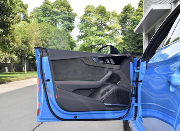 奥迪RS 5 2021款 RS 5 2.9T Sportback 黑曜版 车厢座椅   前门板