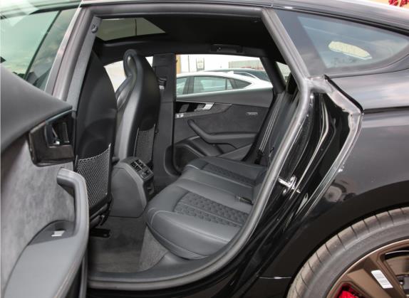 奥迪RS 5 2022款 RS 5 2.9T Sportback 暗金版 车厢座椅   后排空间