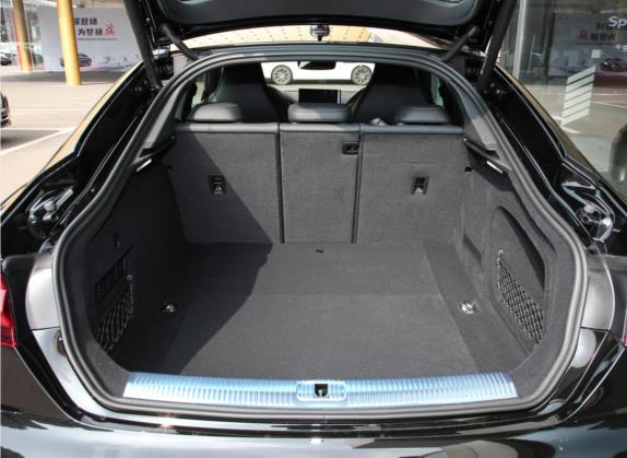 奥迪RS 5 2022款 RS 5 2.9T Sportback 暗金版 车厢座椅   后备厢