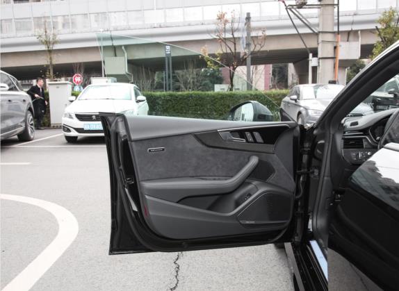 奥迪RS 5 2022款 RS 5 2.9T Sportback 暗金版 车厢座椅   前门板