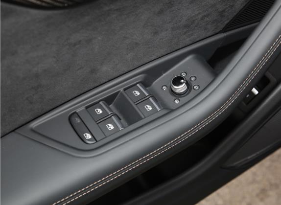 奥迪RS 5 2022款 RS 5 2.9T Sportback 暗金版 车厢座椅   门窗控制