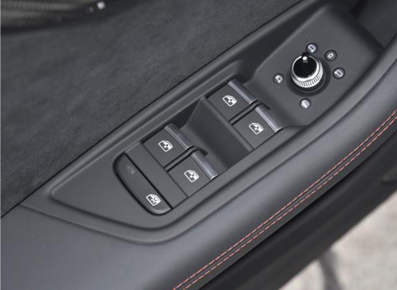 奥迪RS 5 2022款 RS 5 2.9T Sportback 黑曜版 车厢座椅   门窗控制
