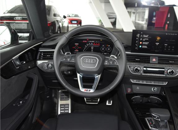 奥迪RS 5 2022款 RS 5 2.9T Coupe 暗金版 中控类   驾驶位