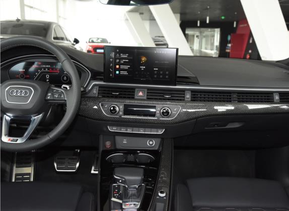 奥迪RS 5 2022款 RS 5 2.9T Coupe 暗金版 中控类   中控台