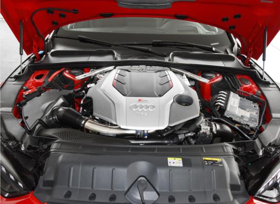 奥迪RS 5 2022款 RS 5 2.9T Coupe 暗金版 其他细节类   发动机舱