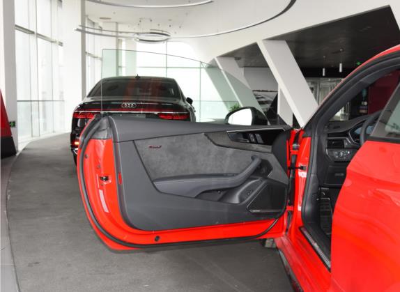 奥迪RS 5 2022款 RS 5 2.9T Coupe 暗金版 车厢座椅   前门板