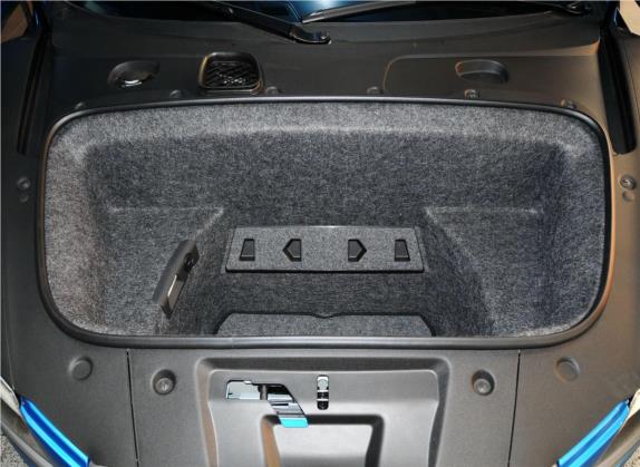 奥迪R8 2013款 5.2 FSI quattro 中国专享型 车厢座椅   后备厢