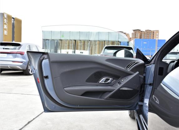 奥迪R8 2021款 V10 Coupe performance 车厢座椅   前门板