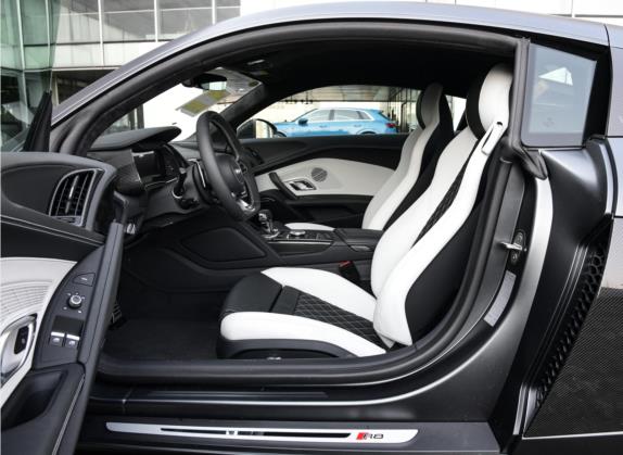 奥迪R8 2021款 V10 Coupe performance 收藏家版 车厢座椅   前排空间