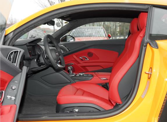 奥迪R8 2022款 V10 Coupe performance 车厢座椅   前排空间