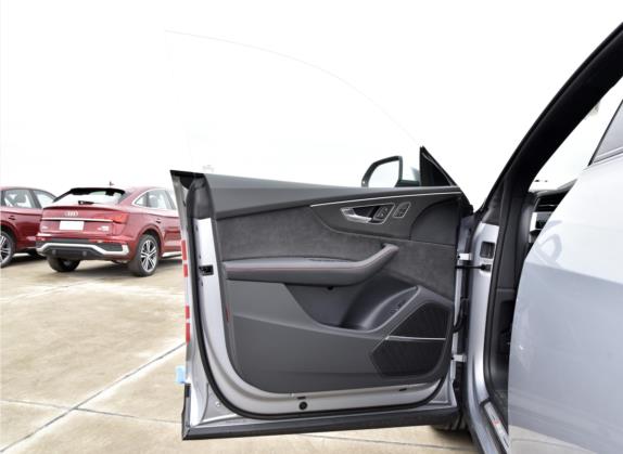 奥迪RS Q8 2021款 RS Q8 4.0T 车厢座椅   前门板