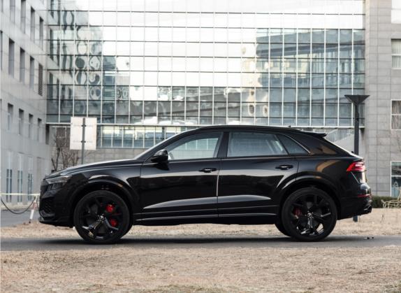奥迪RS Q8 2021款 RS Q8 4.0T 尊享版 外观   正侧