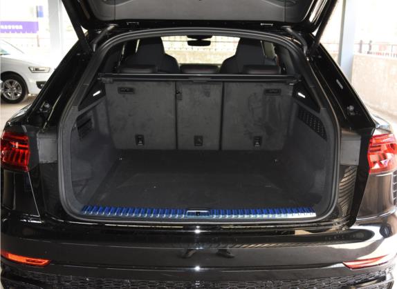 奥迪RS Q8 2022款 RS Q8 4.0T 车厢座椅   后备厢