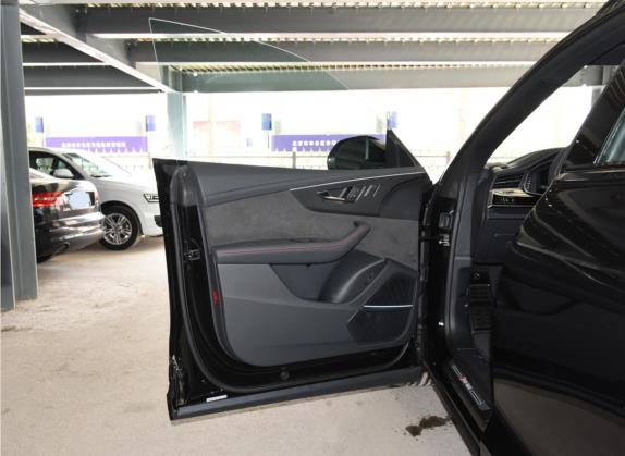 奥迪RS Q8 2022款 RS Q8 4.0T 车厢座椅   前门板