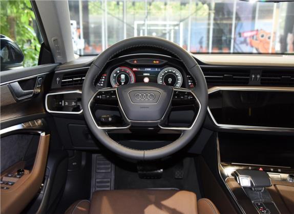 奥迪A7L 2022款 55 TFSI quattro S-line 境远型流晶套装 中控类   驾驶位