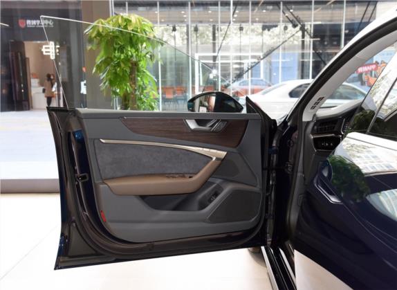 奥迪A7L 2022款 55 TFSI quattro S-line 境远型流晶套装 车厢座椅   前门板
