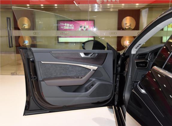 奥迪A7L 2022款 55 TFSI quattro S-line 志远型流晶套装 车厢座椅   前门板