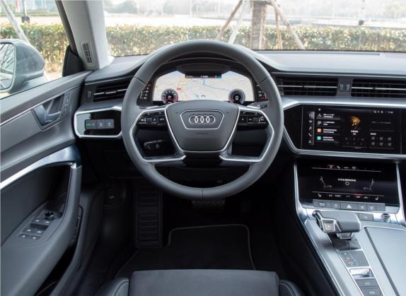 奥迪A7L 2022款 45 TFSI quattro S-line 见远型流晶套装 中控类   驾驶位