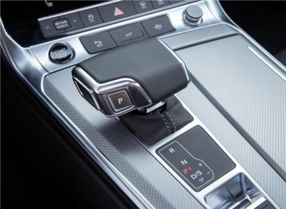 奥迪A7L 2022款 45 TFSI quattro S-line 见远型流晶套装 中控类   挡把