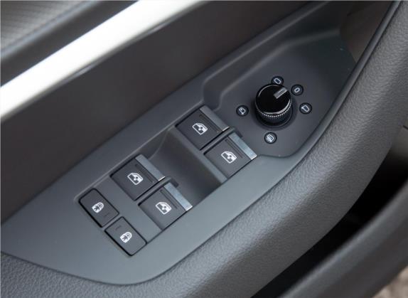 奥迪A7L 2022款 45 TFSI quattro S-line 见远型流晶套装 车厢座椅   门窗控制