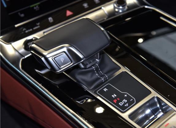 奥迪A7L 2022款 45 TFSI quattro S-line 黑武士版 中控类   挡把