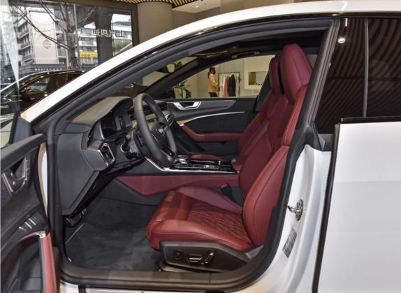 奥迪A7L 2022款 45 TFSI quattro S-line 白法师版 车厢座椅   前排空间