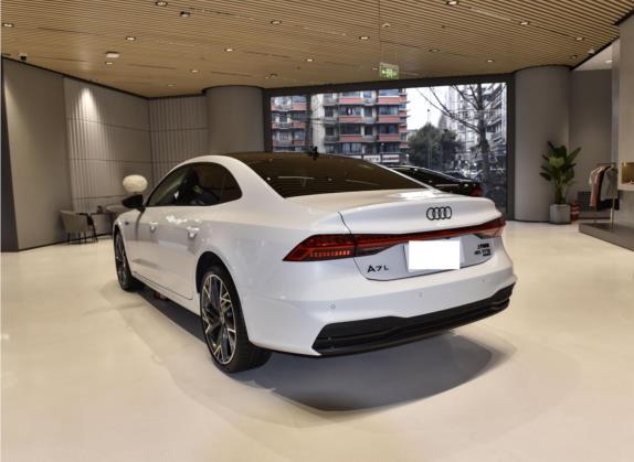 奥迪A7L 2022款 45 TFSI quattro S-line 白法师版 外观   斜后