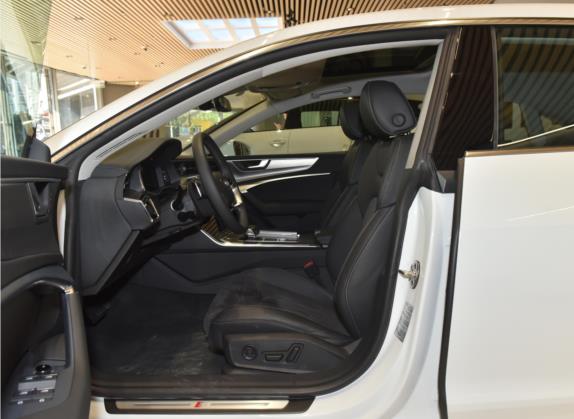奥迪A7L 2022款 45 TFSI S-line 筑梦新生版 车厢座椅   前排空间