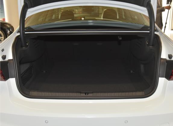 奥迪A7L 2022款 45 TFSI S-line 筑梦新生版 车厢座椅   后备厢