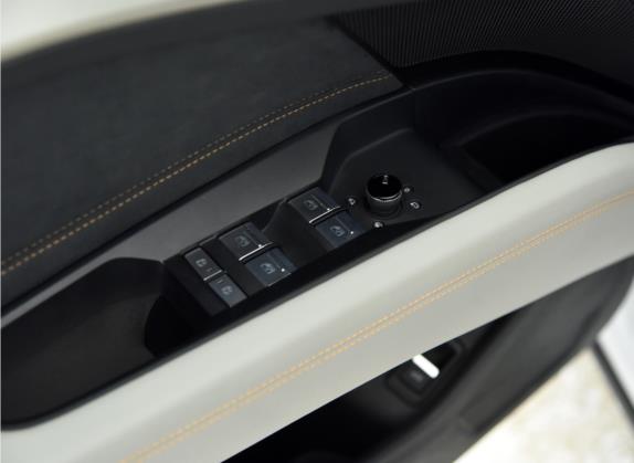 奥迪Q5 e-tron 2022款 40 e-tron 星耀型 锦衣套装 车厢座椅   门窗控制