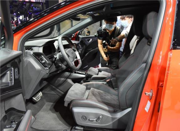 奥迪Q5 e-tron 2022款 50 e-tron quattro edition one 艺创典藏版 车厢座椅   前排空间