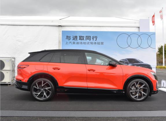奥迪Q5 e-tron 2022款 50 e-tron quattro edition one 艺创典藏版 外观   正侧
