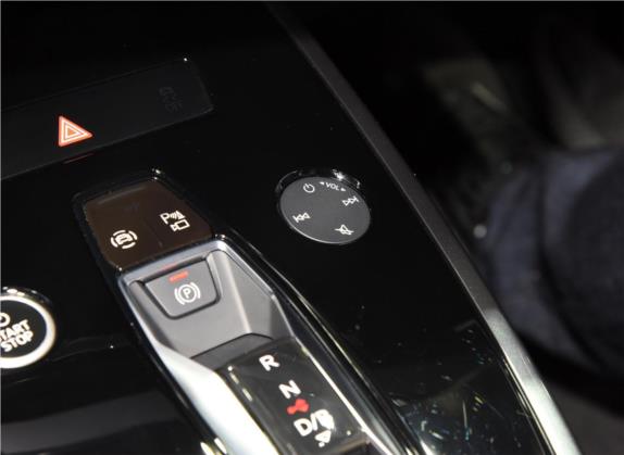 奥迪Q5 e-tron 2022款 50 e-tron quattro edition one 艺创典藏版 中控类   挡把