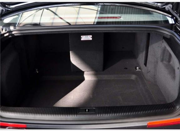 奥迪A8 2009款 A8L 4.2 FSI quattro 尊贵型 车厢座椅   后备厢